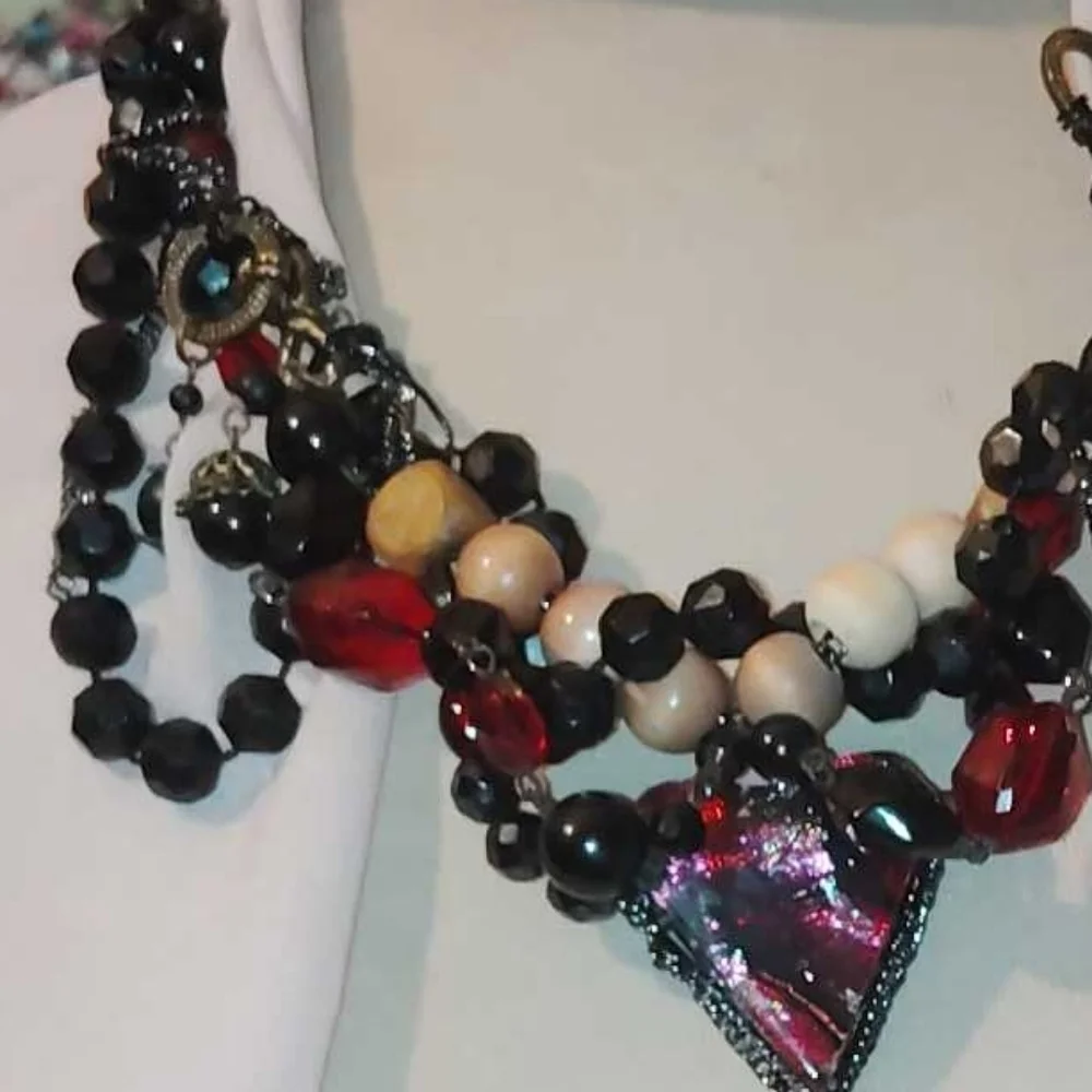 Handcrafted Super Chunky Gothic Black & Red 18" Beaded Necklace Collar - Picture 5 of 8